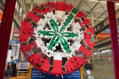 钻山掘地入海 看“中国智造”新面孔