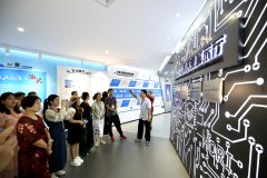 海外华文媒体走进湖南五江高科技材料有限公司
