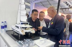 湖南“沅江船舶”亮相迪拜游艇展 县域经济有活力
